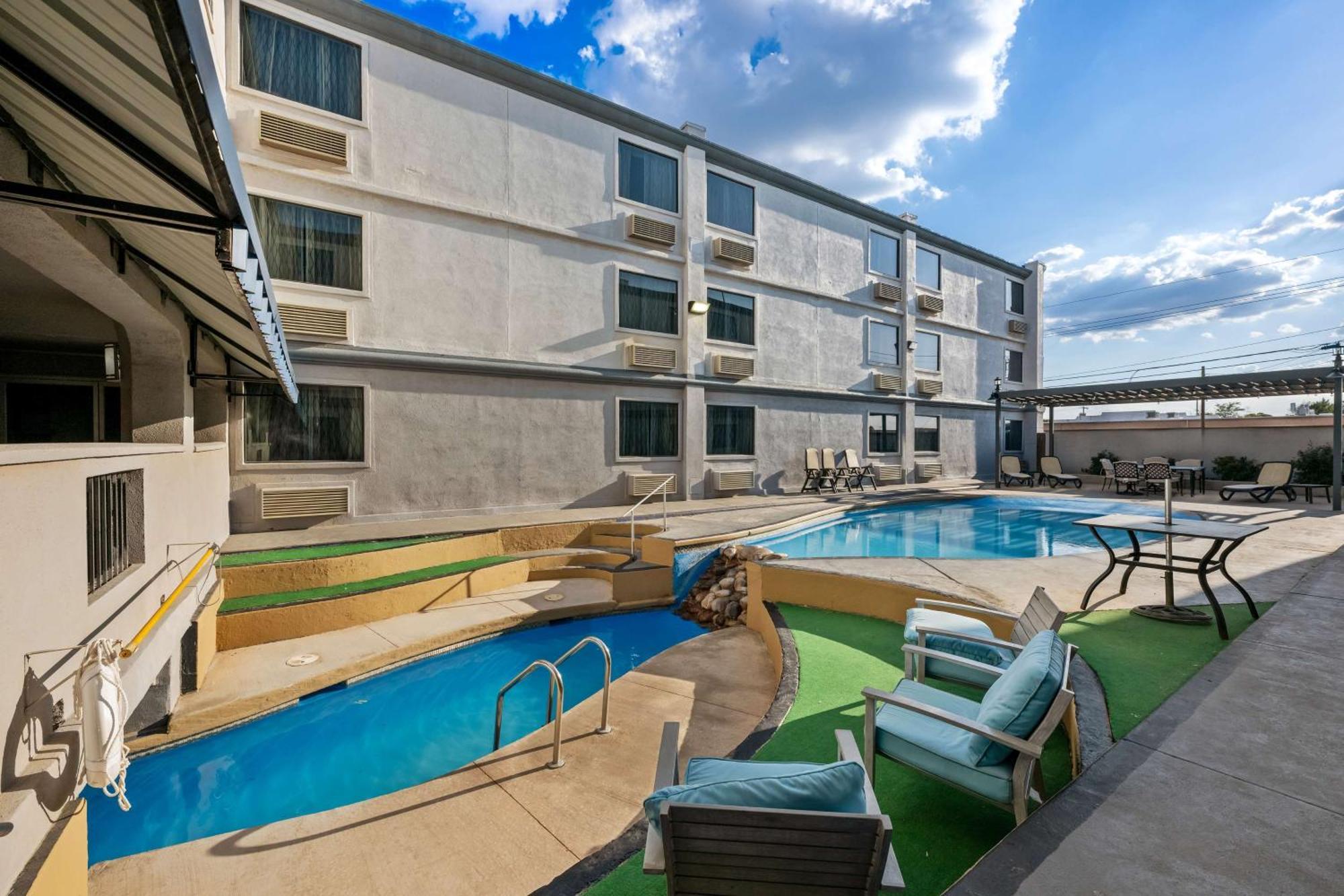 Surestay Plus Hotel By Best Western Lubbock Medical Center Eksteriør bilde