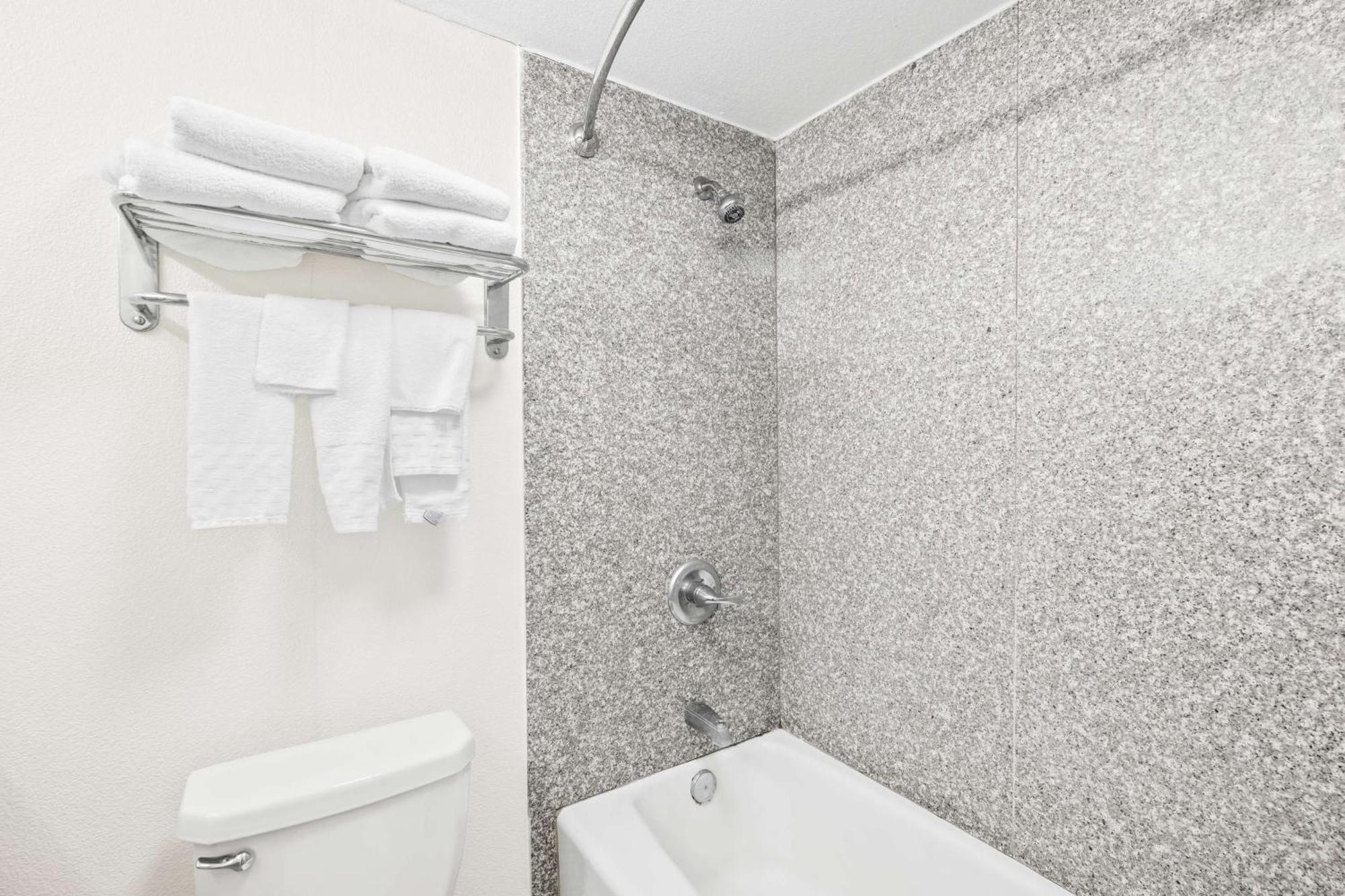 Surestay Plus Hotel By Best Western Lubbock Medical Center Eksteriør bilde