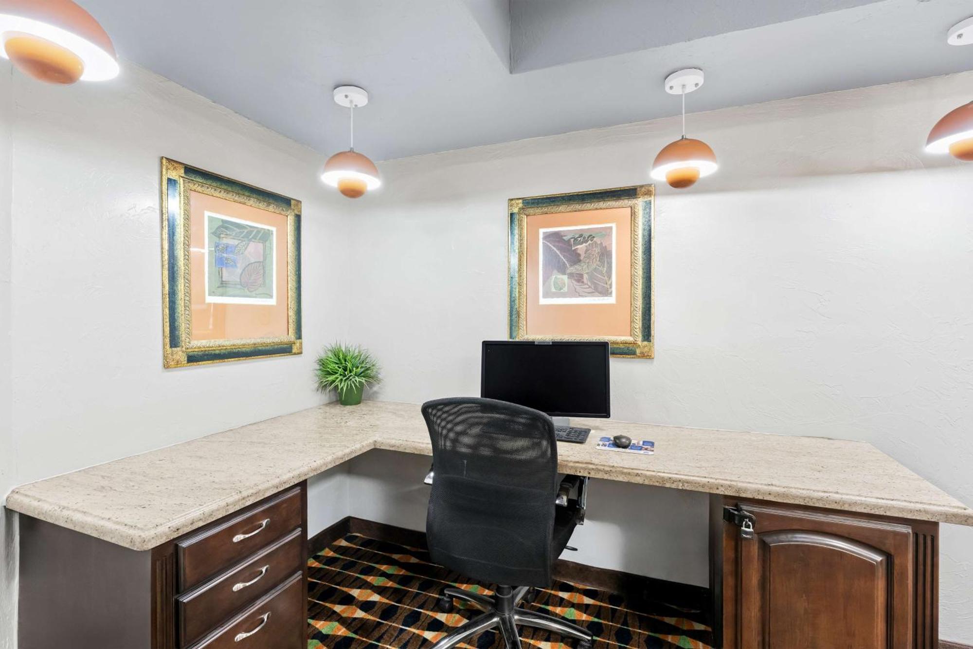 Surestay Plus Hotel By Best Western Lubbock Medical Center Eksteriør bilde