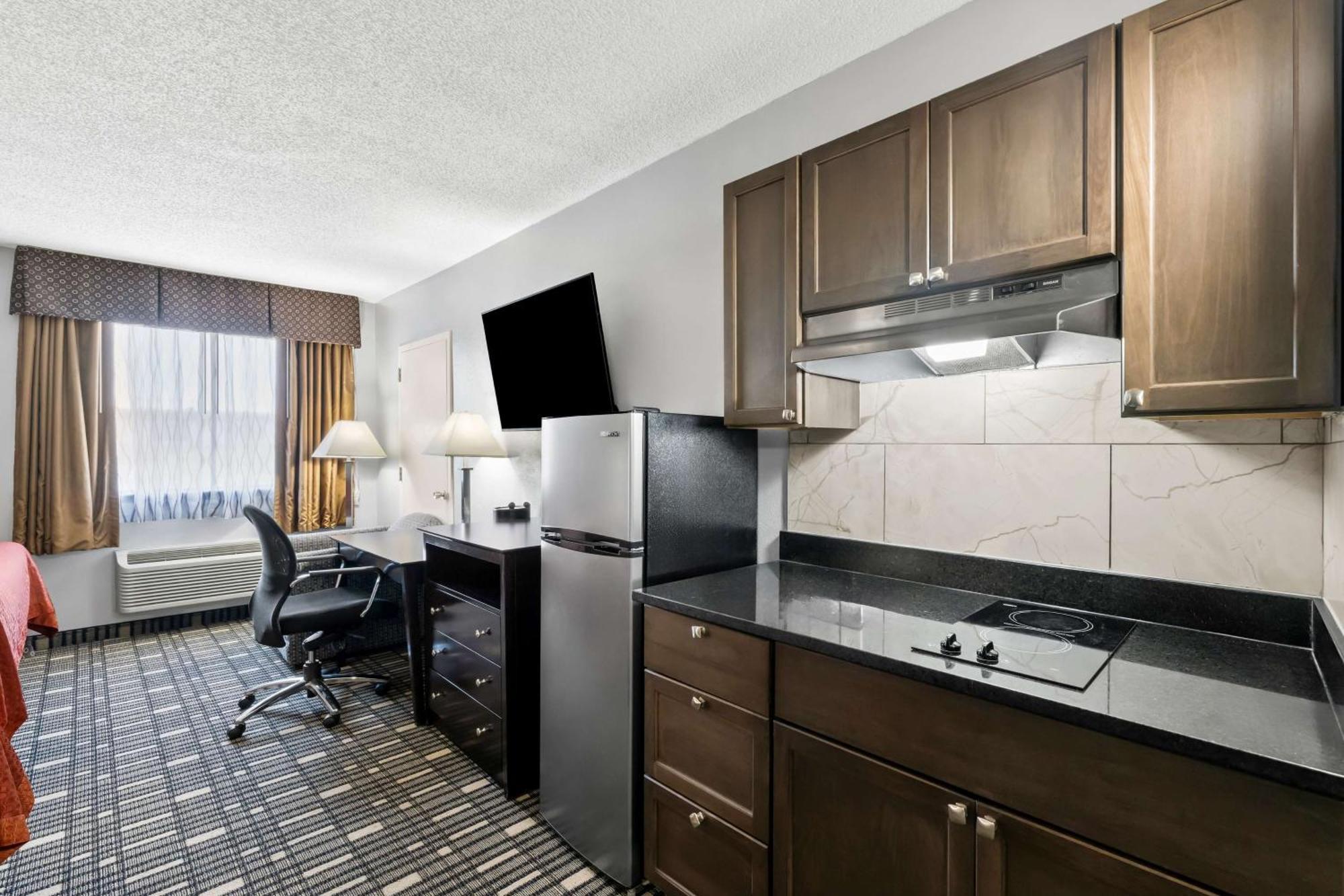 Surestay Plus Hotel By Best Western Lubbock Medical Center Eksteriør bilde