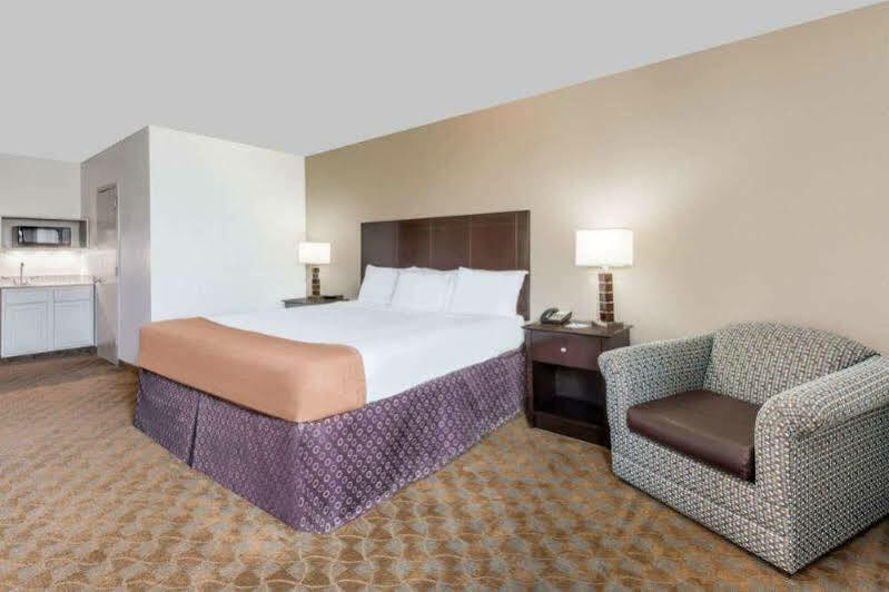 Surestay Plus Hotel By Best Western Lubbock Medical Center Eksteriør bilde